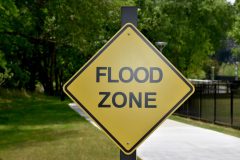 A flood zone warning sign in a Georgia park.