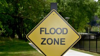 A flood zone warning sign in a Georgia park.